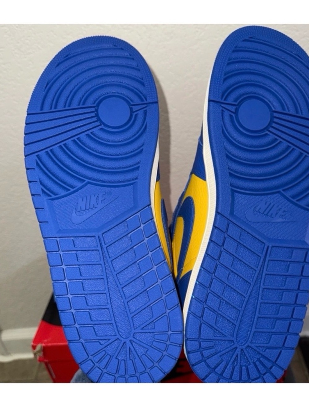 Nike Air Jordan 1 High Reverse Laney Sneakers in Blue and Yellow - Picture 7 of 9